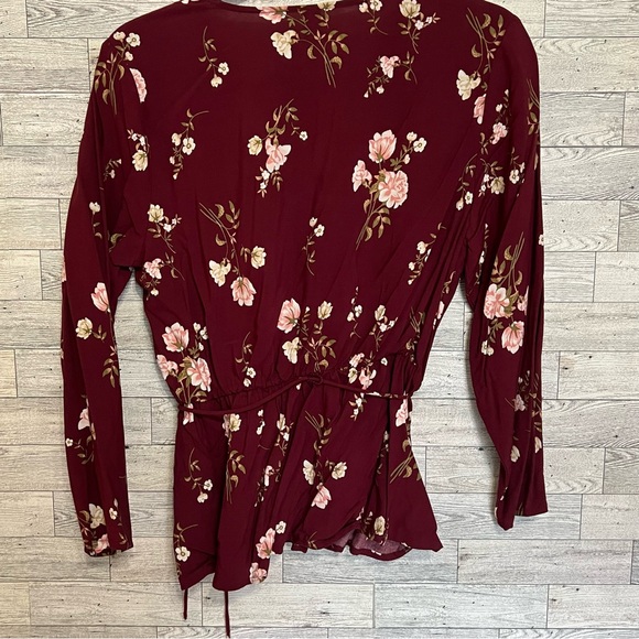 Old Navy Women's Medium Burgundy Floral Medium V-Neck Top Belted Peplum‎ - Picture 8 of 13